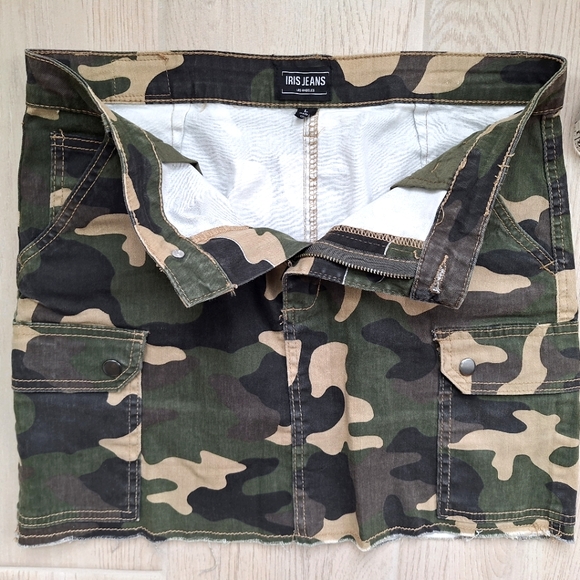 Iris Jeans women's multicolor camouflage print denim cargo mini skirt size large - Picture 3 of 9